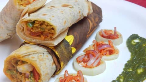 पनीर और आलू नहीं, इस बार बनाकर खाएं वेज सोया कीमा रोल