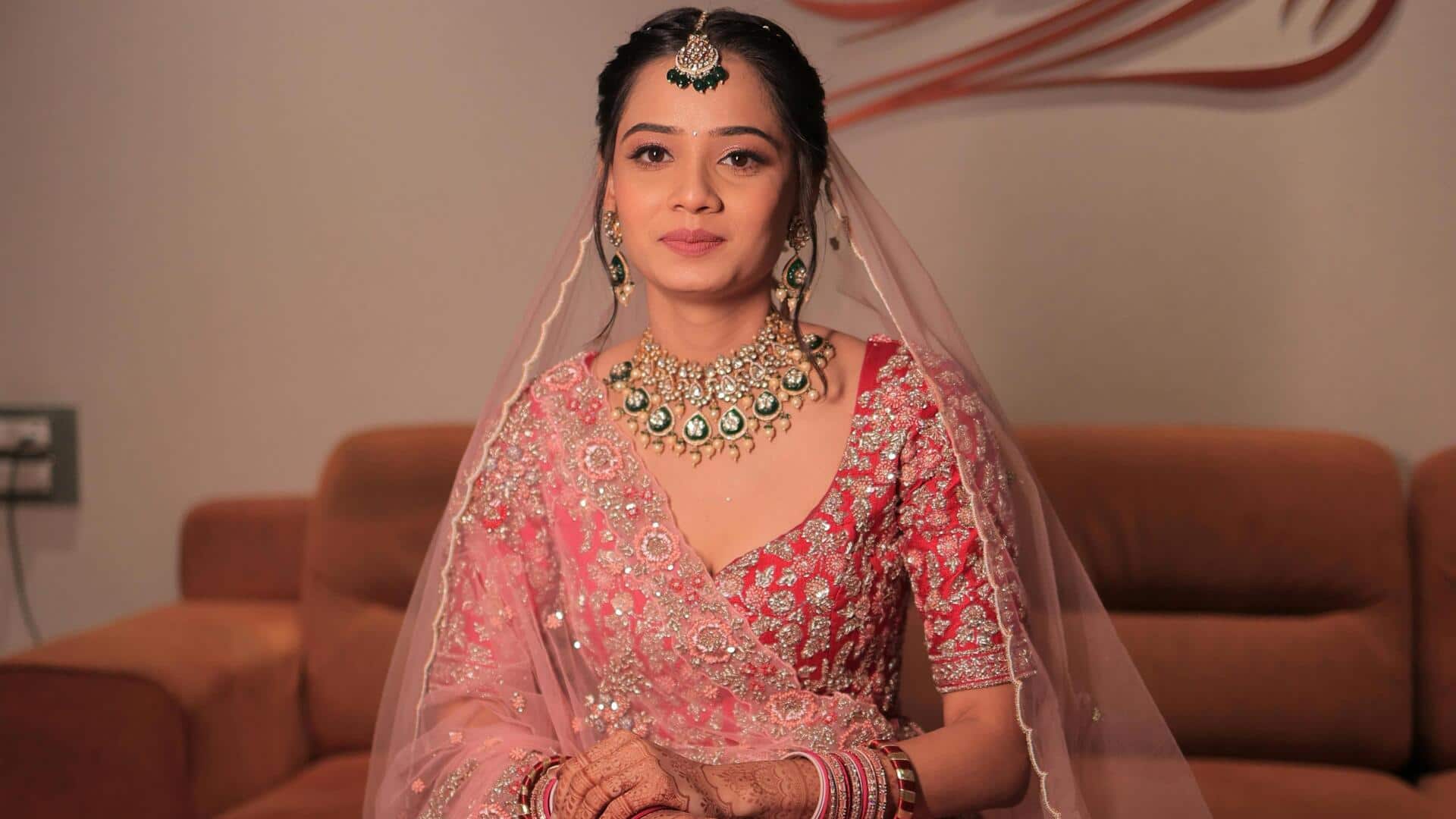 अपनी शादी के लहंगे को इन तरीकों से दोबारा करें स्टाइल, सादगी भरा लगेगा आपका लुक