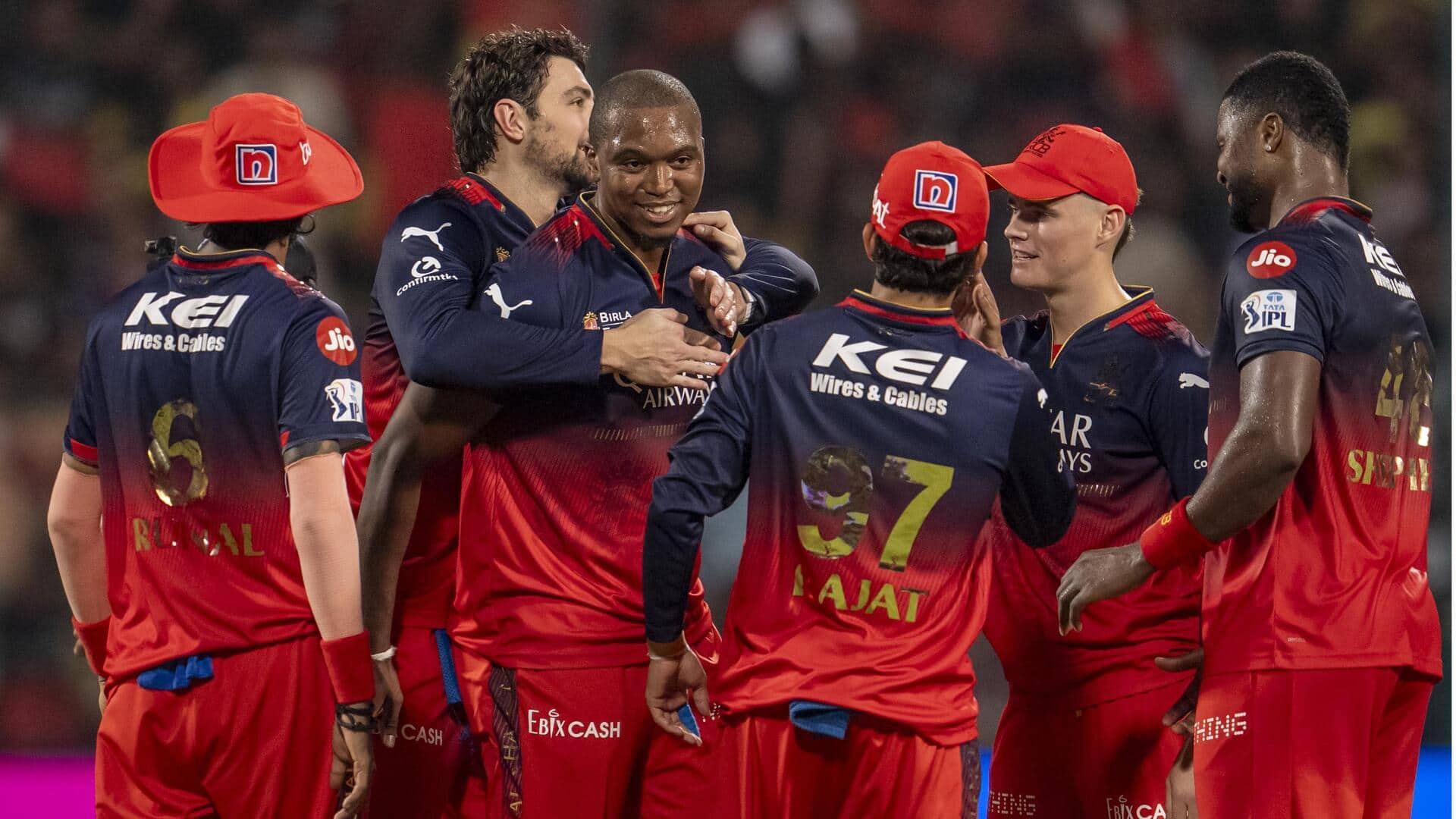IPL के इतिहास में इन टीमों ने आखिरी 2 ओवरों में 50+ रन बनाए IPL के इतिहास में इन टीमों ने आखिरी 2 ओवरों में 50+ रन बनाए