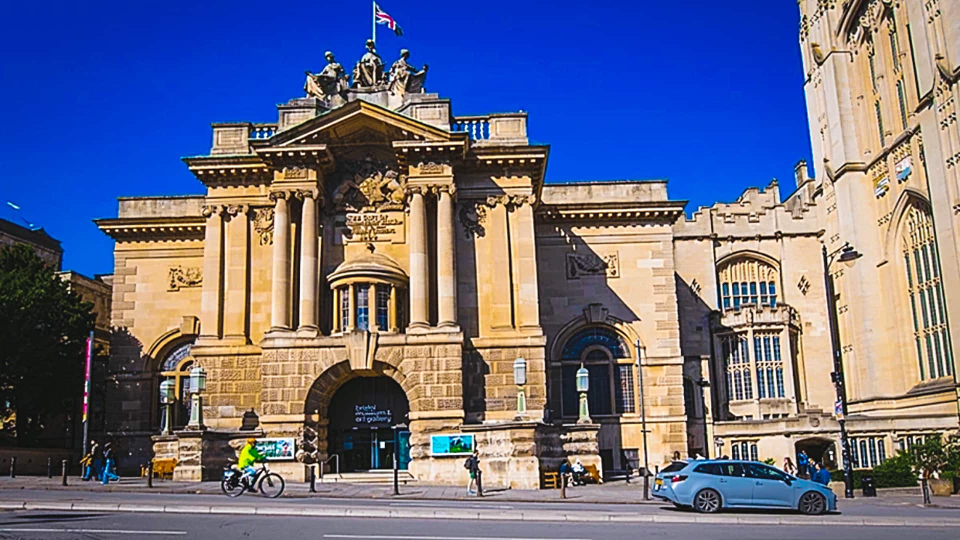 ब्रिटेन के ब्रिस्टल संग्रहालय से 600 मूल्यवान वस्तुएं चोरी, भारतीय औपनिवेशिक काल की कलाकृतियां भी शामिल