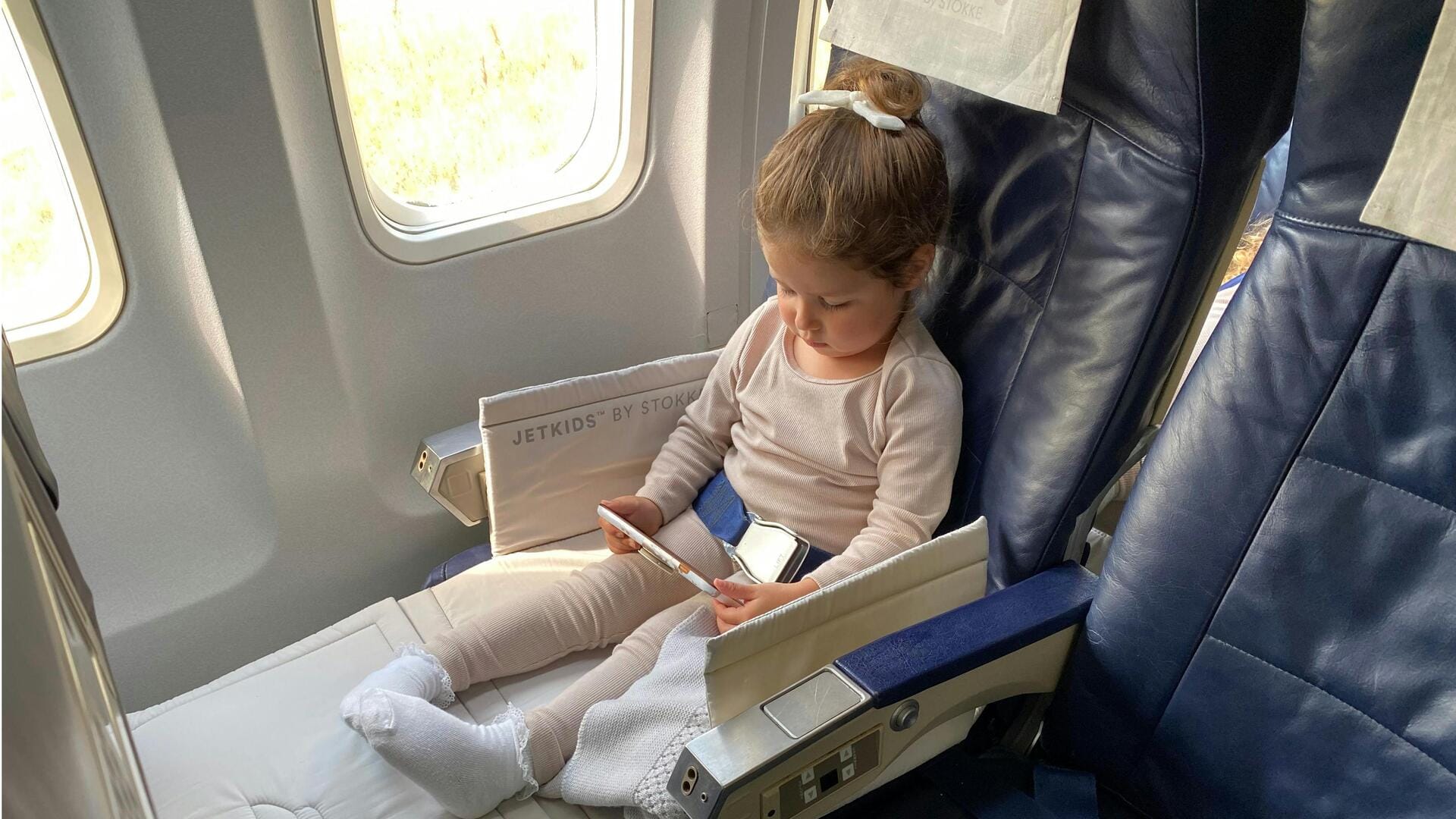 छोटे बच्चों के लिए लंबी उड़ान को आरामदायक बनाने के लिए आजमाएं ये 5 तरीके