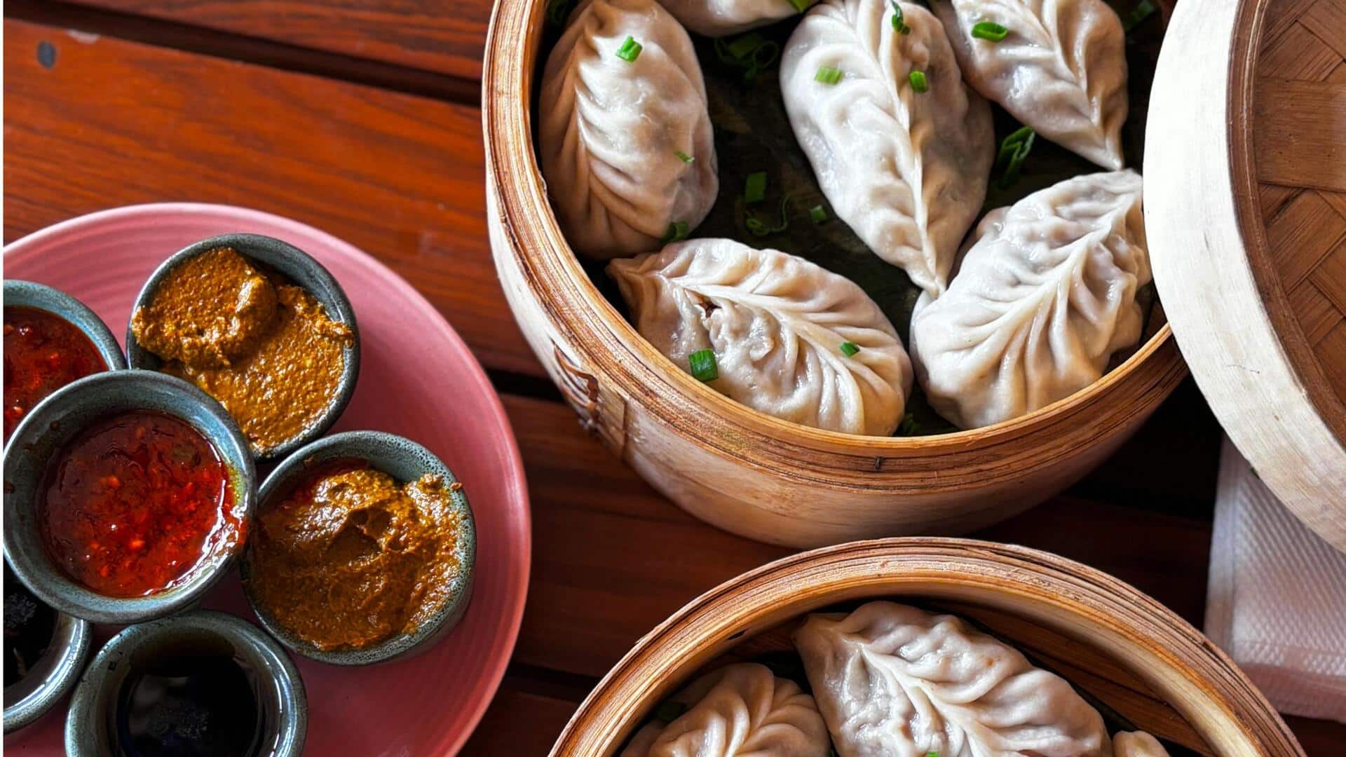 पहली बार कब बनाए गए थे हम सबके पसंदीदा मोमो? जानिए इस पकवान का इतिहास