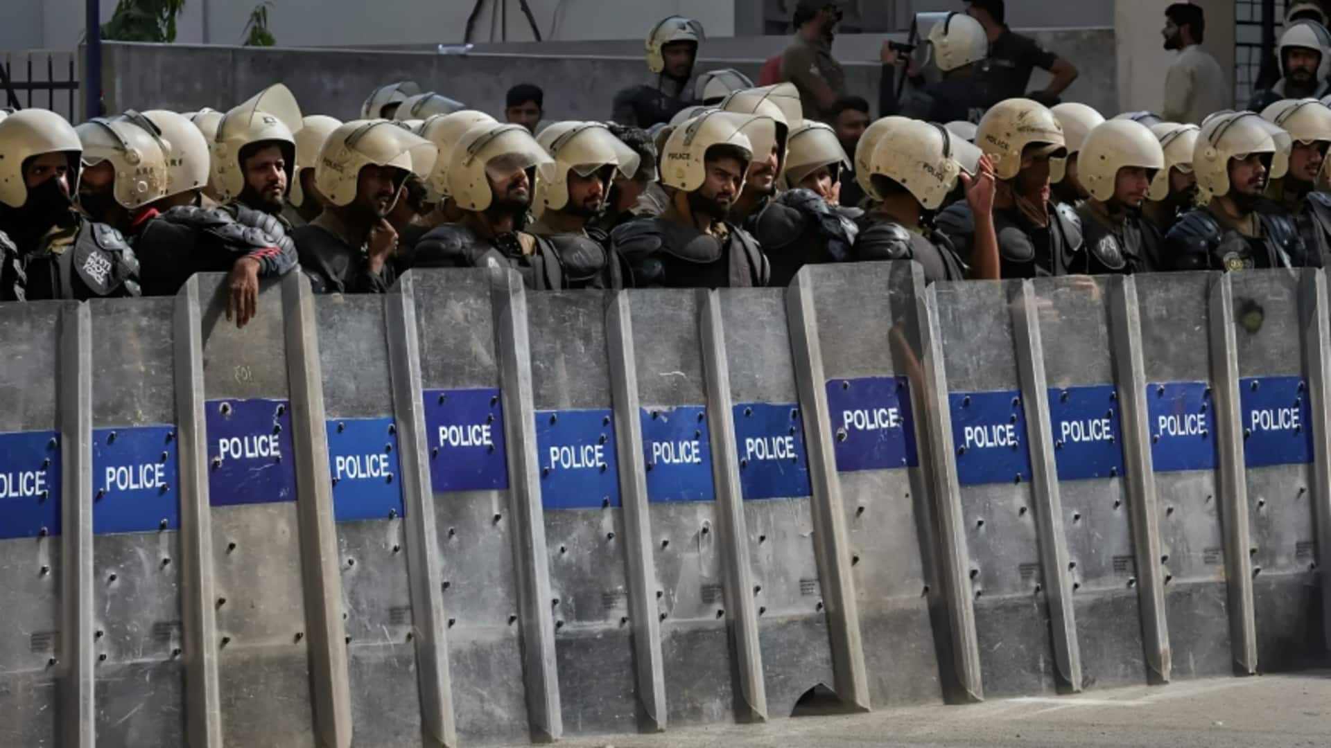 पाकिस्तान में पुलिस और फिलिस्तीन समर्थकों के बीच हिंसक झड़प, पुलिस अधिकारी समेत 5 की मौत