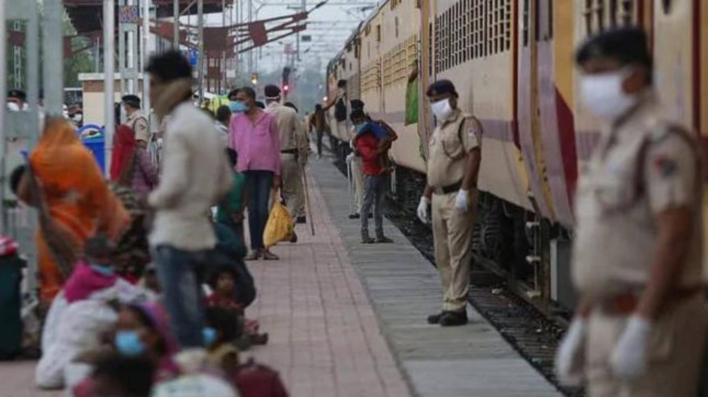 सरकार ने जारी की SOP, रेलवे को साझा करना होगा यात्रियों का डाटा सरकार ने जारी की SOP, रेलवे को साझा करना होगा यात्रियों का डाटा