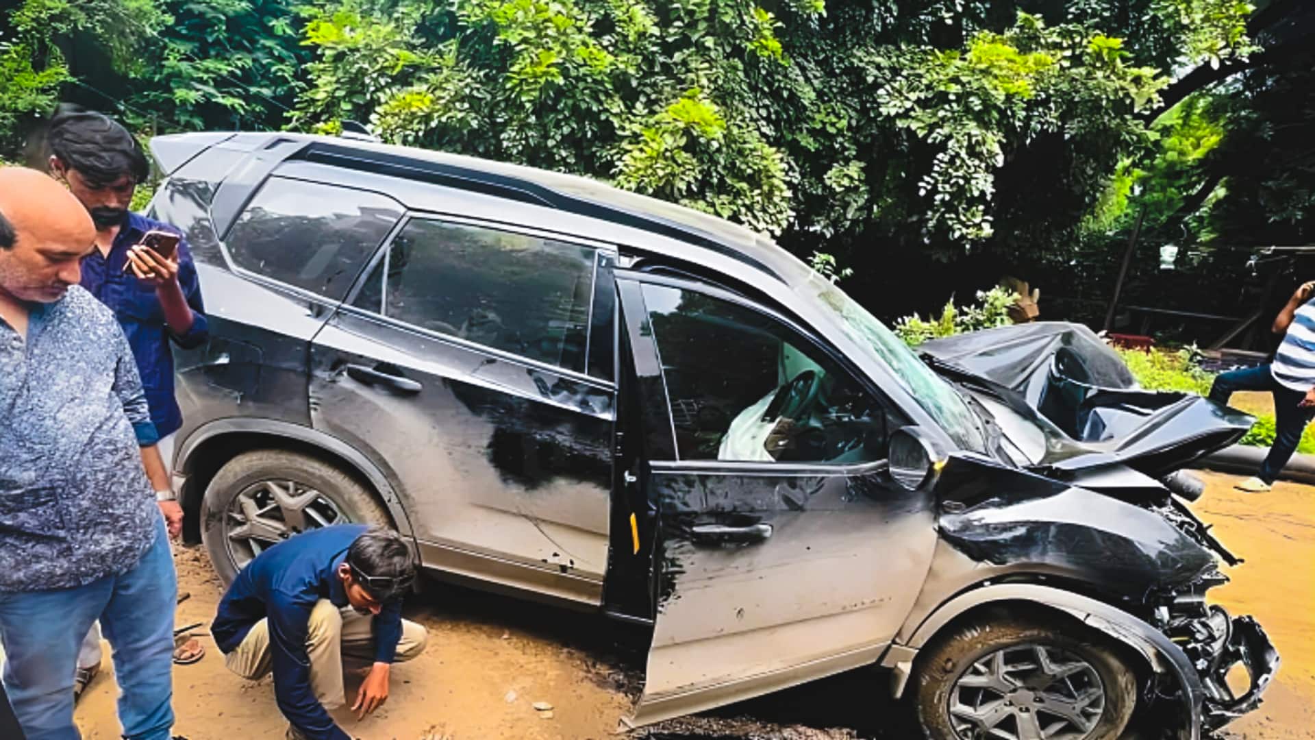 गुजरात: गांधीनगर में तेज रफ्तार SUV ने राहगीरों को कुचला, महिला समेत 4 की मौत