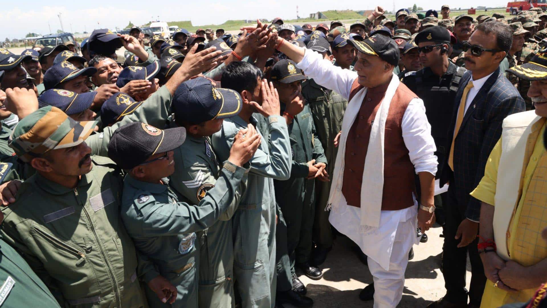 भुज एयरबेस पहुंचे राजनाथ सिंह, बोले- 'ऑपरेशन सिंदूर' ट्रेलर था, समय आने पर पूरी फिल्म दिखाएंगे भुज एयरबेस पहुंचे राजनाथ सिंह, बोले- 'ऑपरेशन सिंदूर' ट्रेलर था, समय आने पर पूरी फिल्म दिखाएंगे