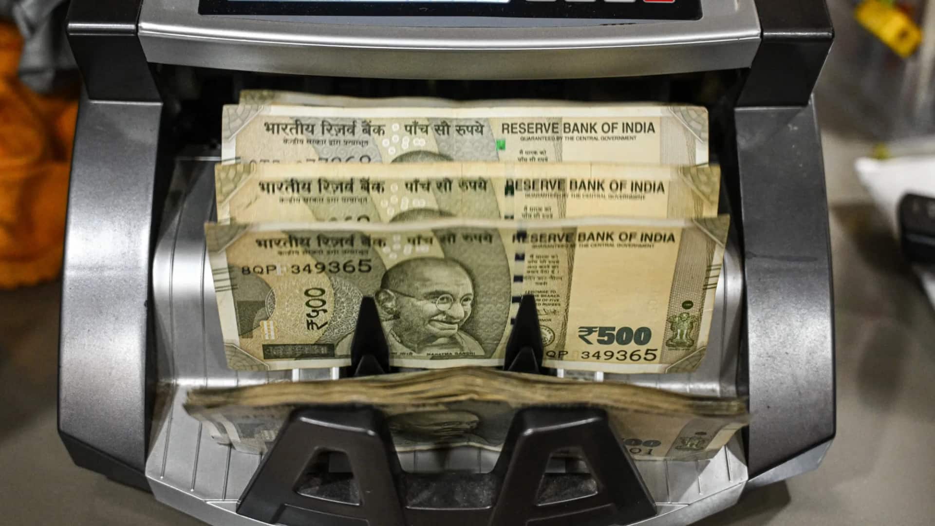 रुपये की गिरावट पर RBI गवर्नर का आया बयान, कही ये बातें 
