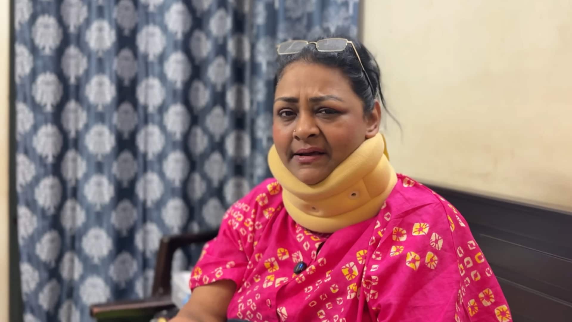 मोबाइल पर घंटों गेम खेलना इस अभिनेत्री को पड़ा भारी, करानी पड़ी सर्जरी