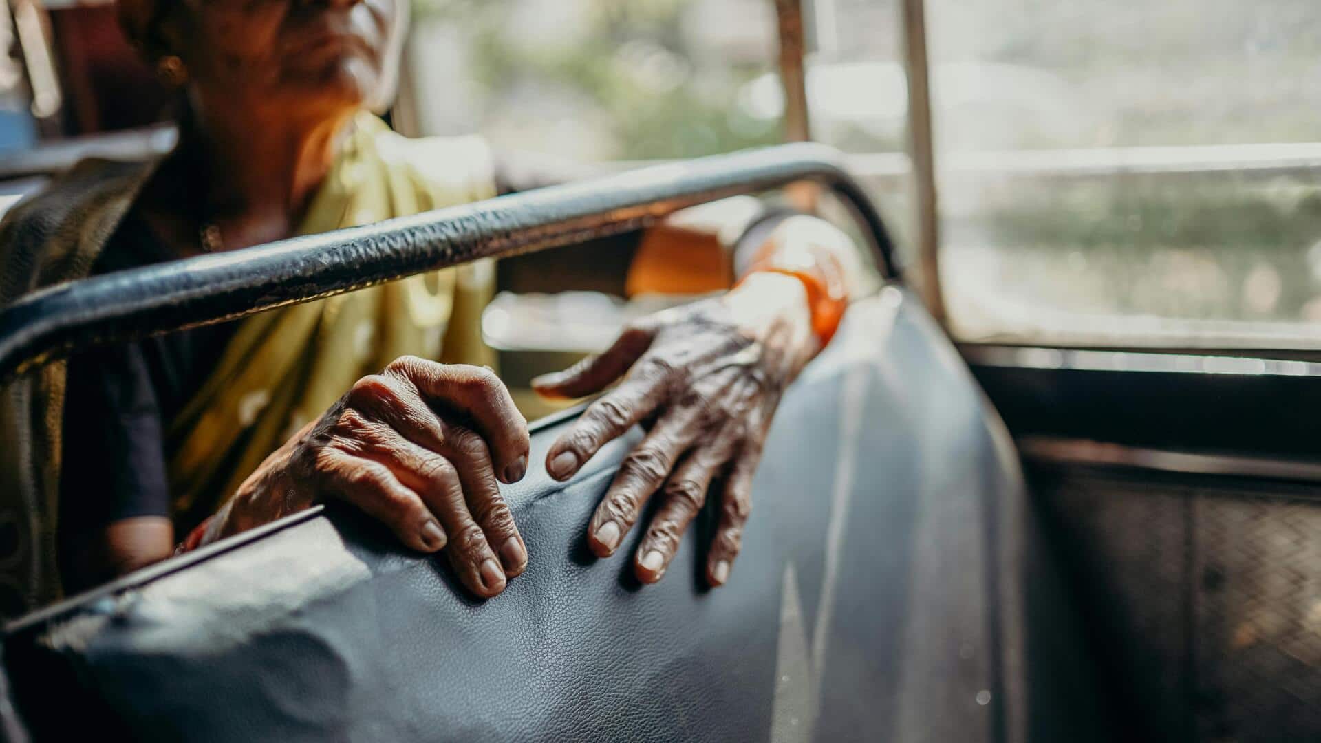 वरिष्ठ नागरिकों के लिए यात्रा करना हो सकता है आरामदायक, आजमाएं ये 5 तरीके