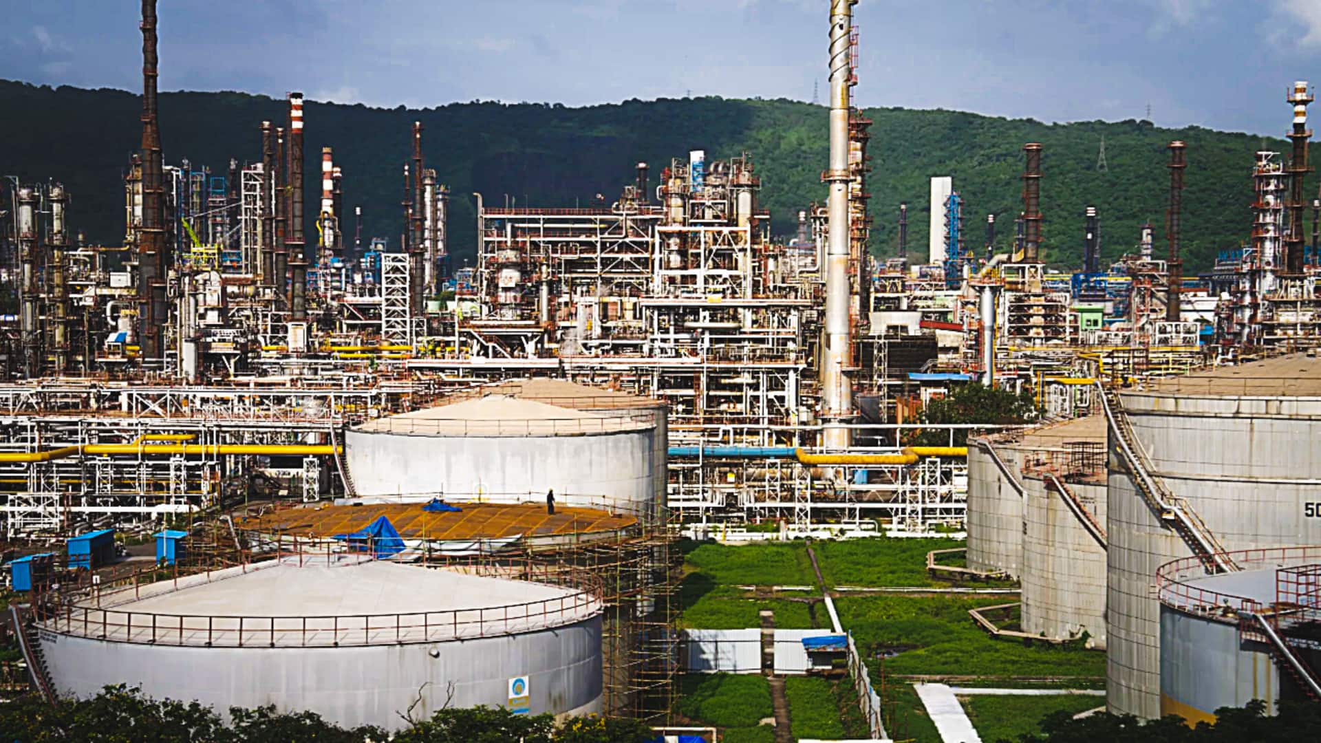 तेल संकट आने पर किन-किन देशों ने मांगी भारत से मदद? जानिए क्या कर रही सरकार