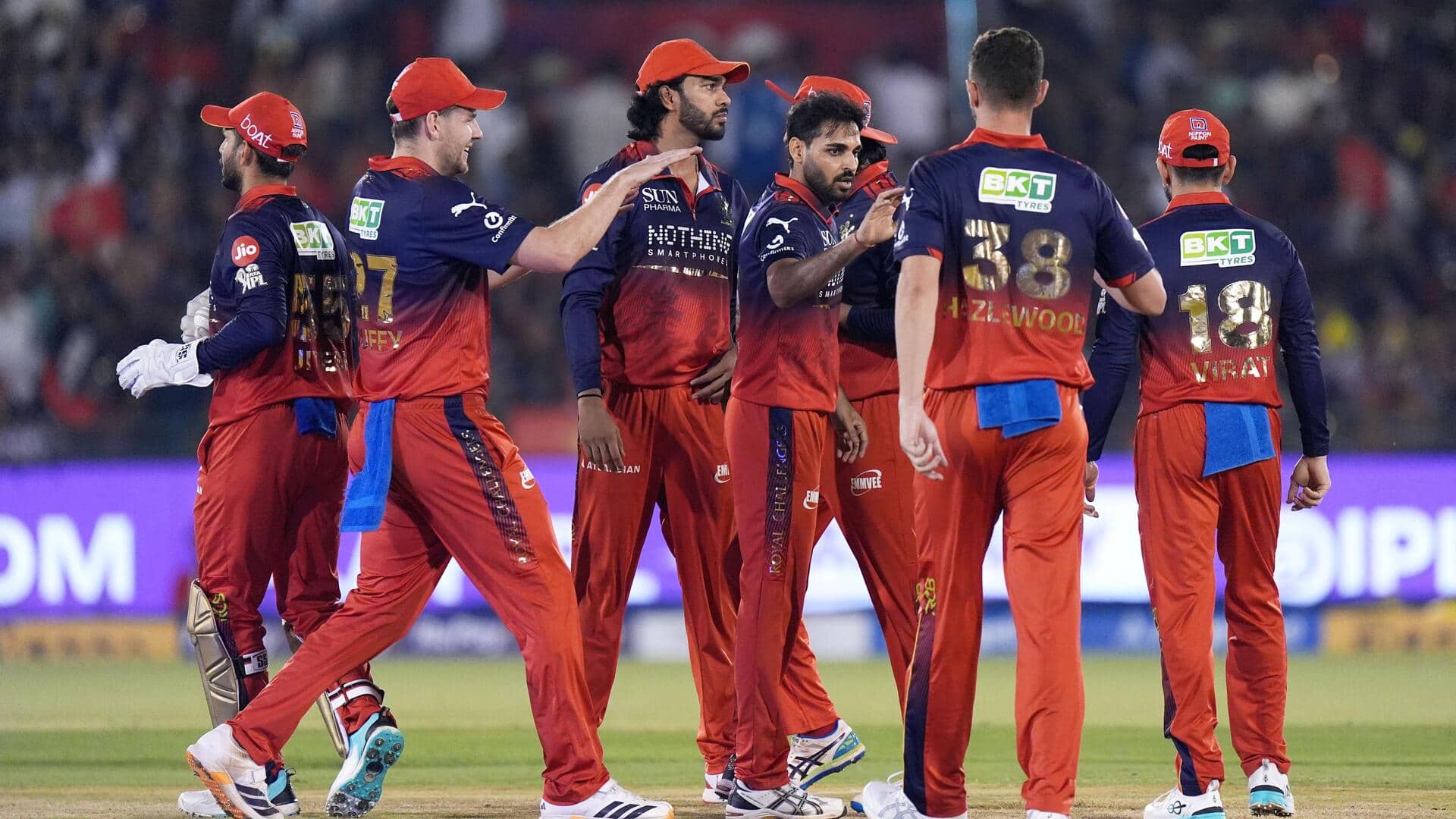 IPL 2026: RCB के 3 गेंदबाजों ने SRH के खिलाफ दिए 50+ रन, वायरल हुए मीम्स