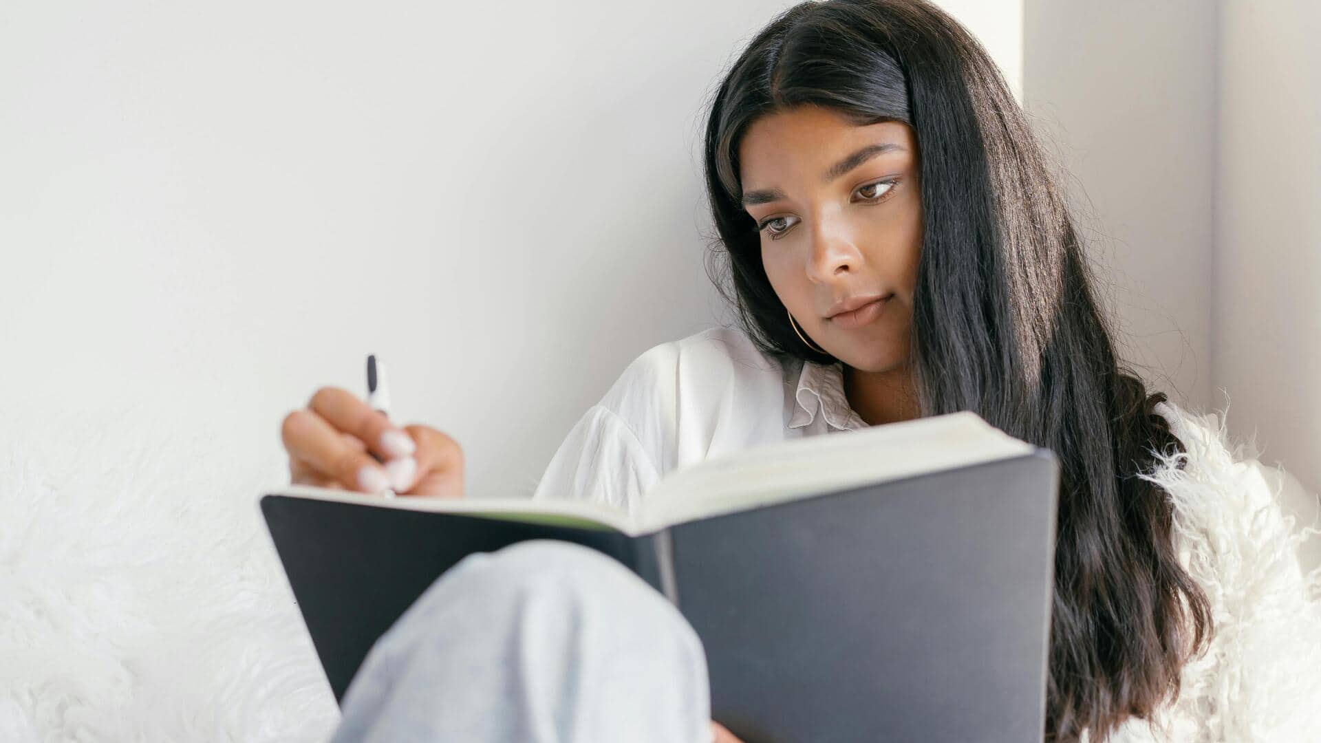 हिंदी में लिखना सीखना चाहते हैं? ये 5 सरल सुझाव आएंगे आपको बहुत काम