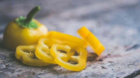 पीली शिमला मिर्च में होता है संतरे से भी ज्यादा विटामिन-C, सेवन से मिलेंगे ये लाभ 