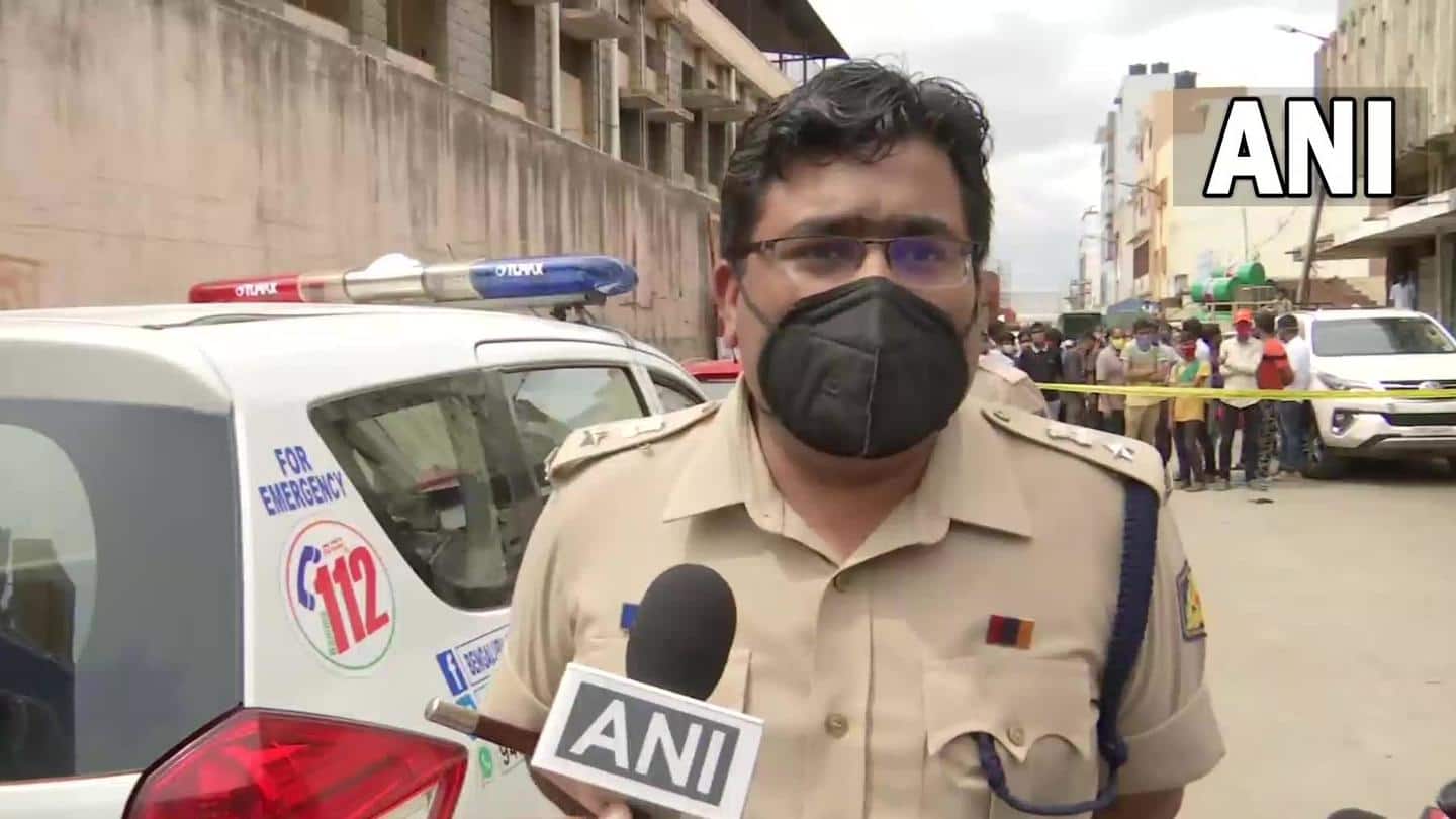 गोदाम में रखे थे पटाखों के 60 डिब्बे गोदाम में रखे थे पटाखों के 60 डिब्बे