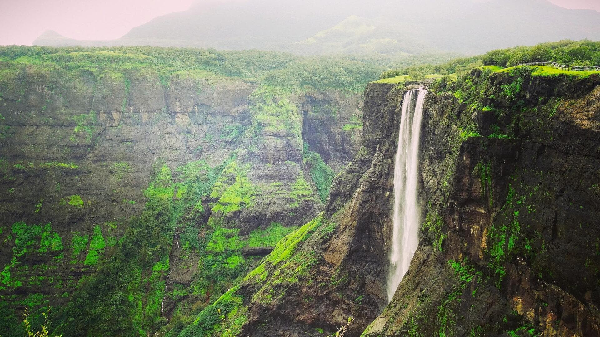 महाराष्ट्र: बहुत खूबसूरत हिल स्टेशन है लोनावला, जानिए यहां आजमाई जाने वाली रोमांचक गतिविधियां