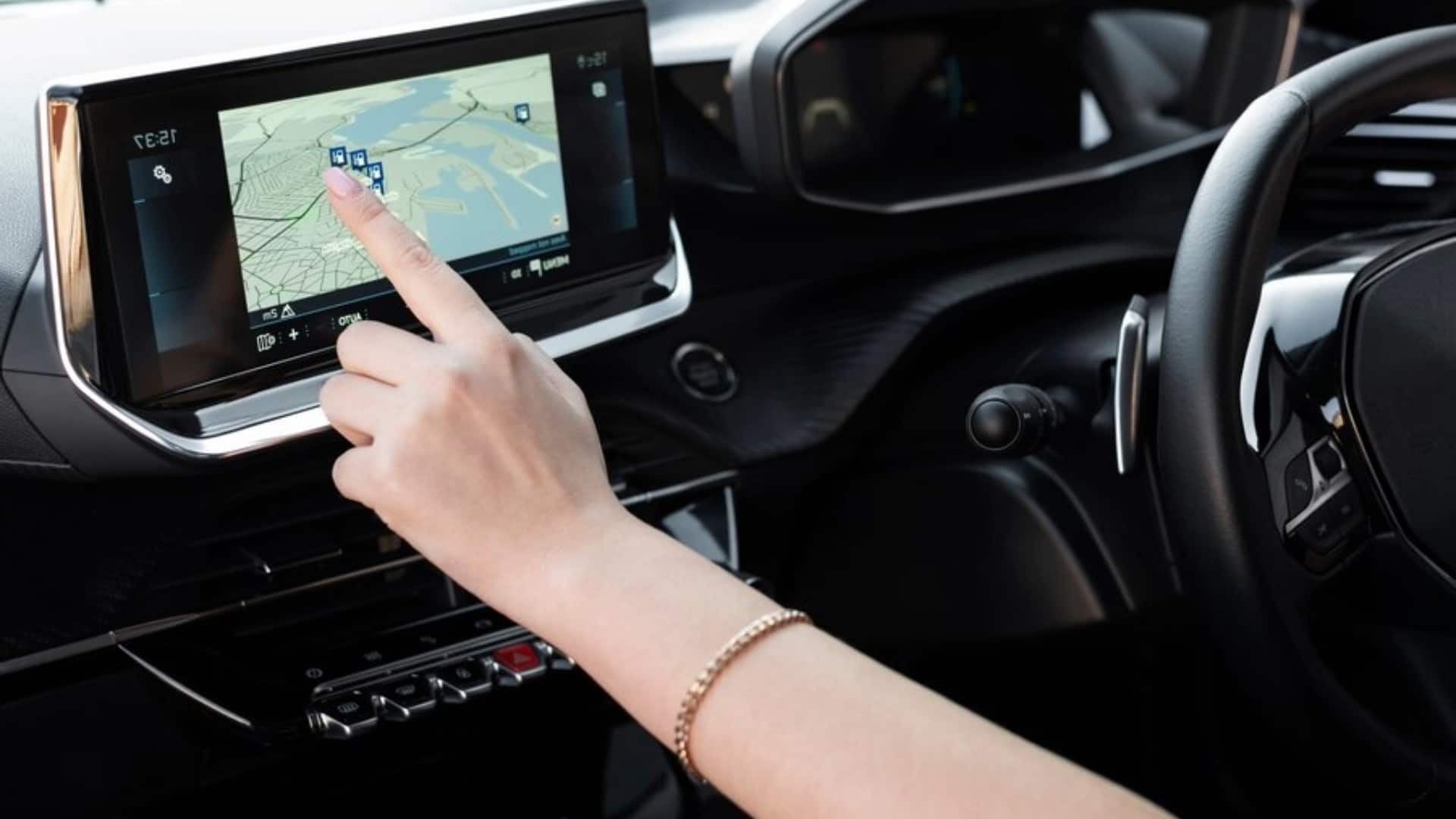 कार चलाते समय ऐसे करें GPS नेविगेशन का सुरक्षित उपयोग, नहीं आएगी कोई परेशानी 