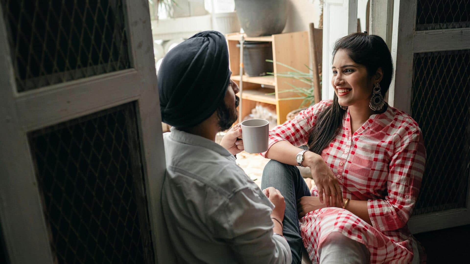 कपल्स के लिए बहुत जरूरी है एक-दूसरे से सही तरीके से बातचीत करना, अपनाएं ये तरीके