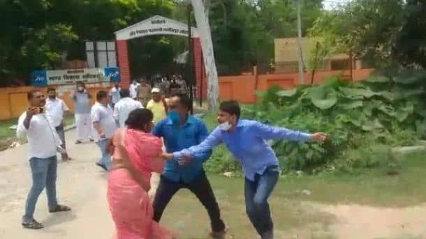 महाराजगंज में महिला प्रत्याशी के साथ हुई धक्का-मुक्की महाराजगंज में महिला प्रत्याशी के साथ हुई धक्का-मुक्की