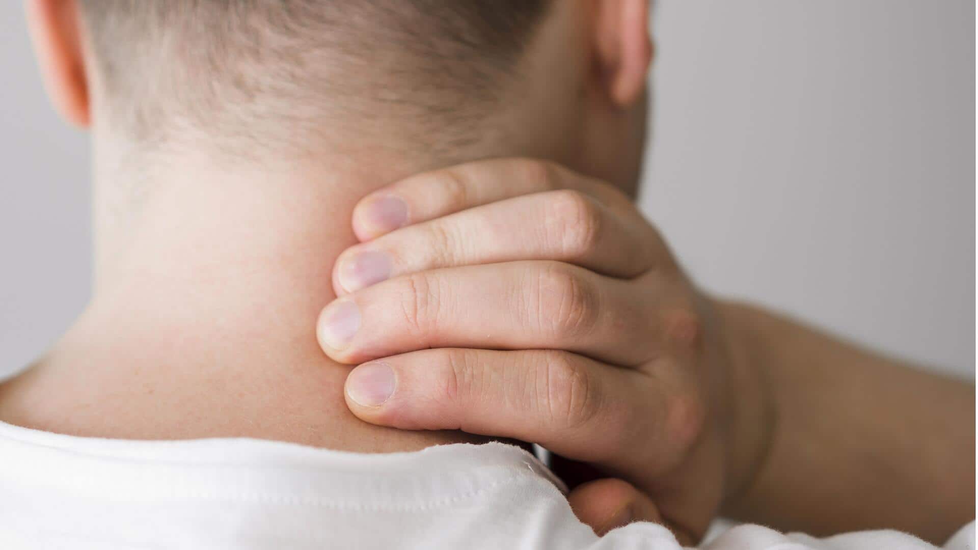 गर्दन की अकड़न और दर्द से जल्द राहत दिलाएंगे ये नुस्खे, जानिए इस्तेमाल करने का तरीका