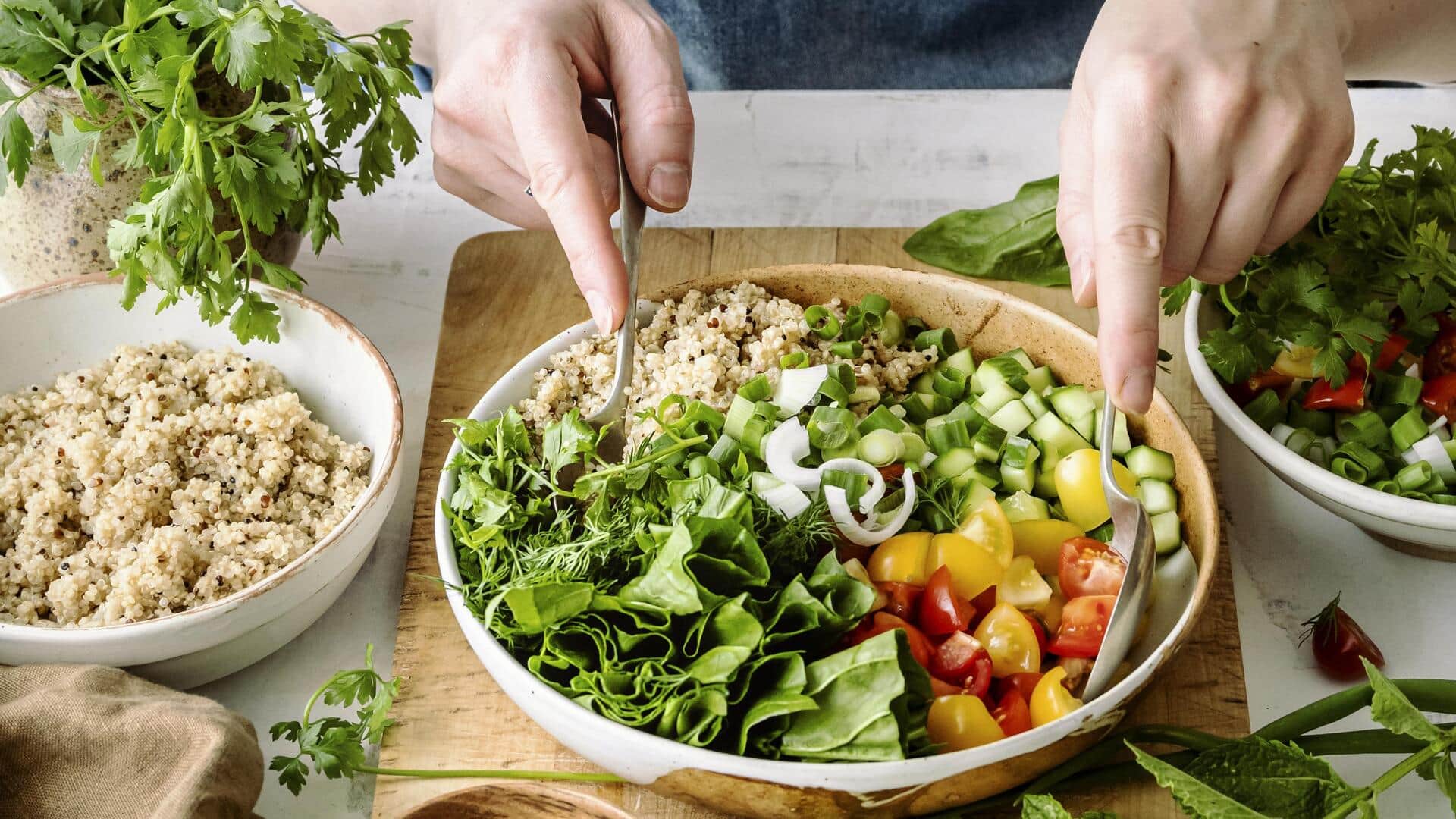 पौधे-आधारित आहार लेने के बावजूद कम नहीं हो रहा वजन? हो सकते हैं ये कारण