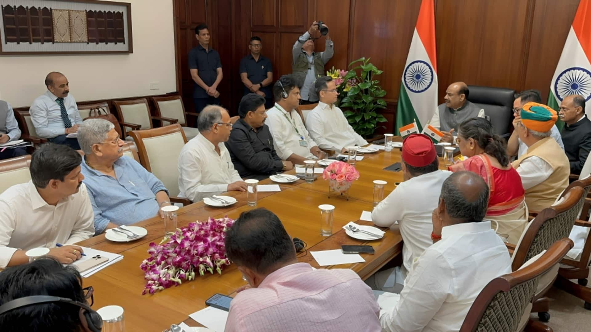 संसद में गतिरोध पर लग सकता है ब्रेक, ओम बिरला की सर्वदलीय बैठक में क्या हुआ?