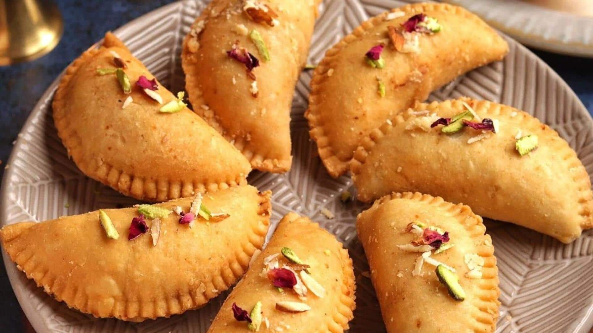 घर पर गुजिया बनाते समय इन 5 बातों का रखें खास ध्यान, होगा अच्छा