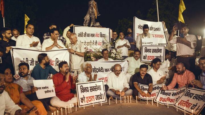 दिल्ली: AAP और भाजपा के विधायकों ने विधानसभा में रातभर दिया धरना, उपराज्यपाल का इस्तीफा मांगा
