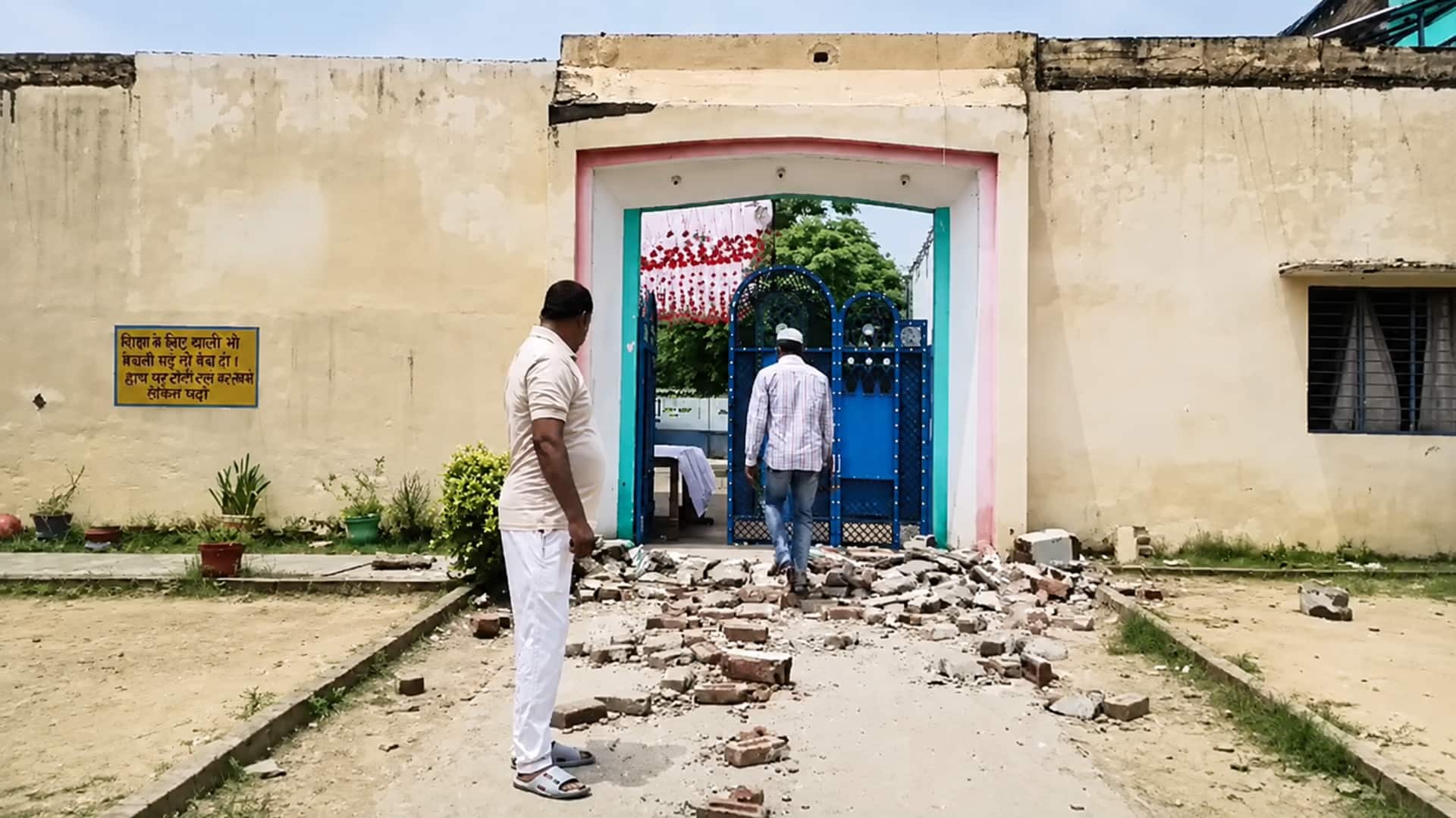 उत्तर प्रदेश: संभल में स्वतंत्रता दिवस कार्यक्रम के दौरान स्कूल का छज्जा गिरा, छात्र की मौत