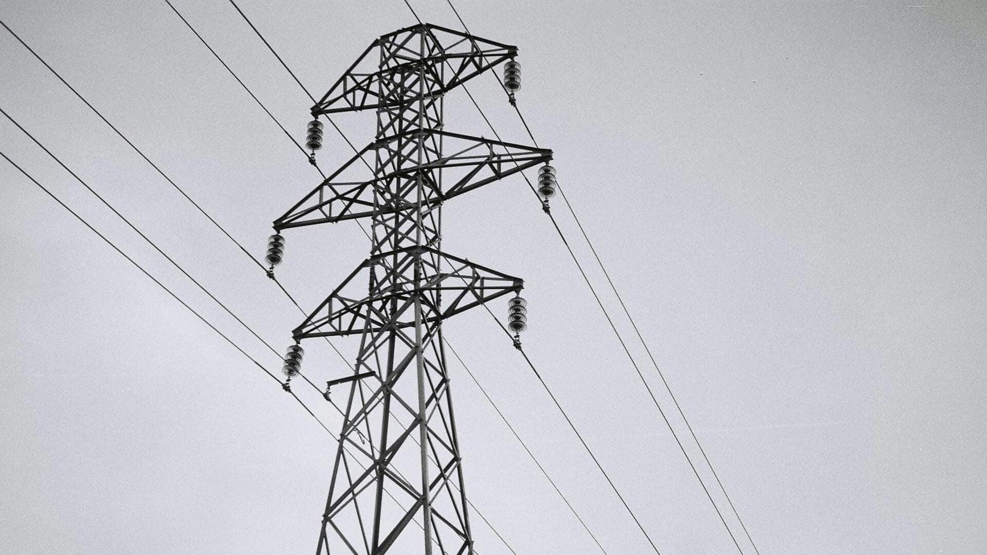 दिल्ली में महंगी हो सकती है बिजली, 30,000 करोड़ रुपये के बकाया बिलों पर याचिका खारिज