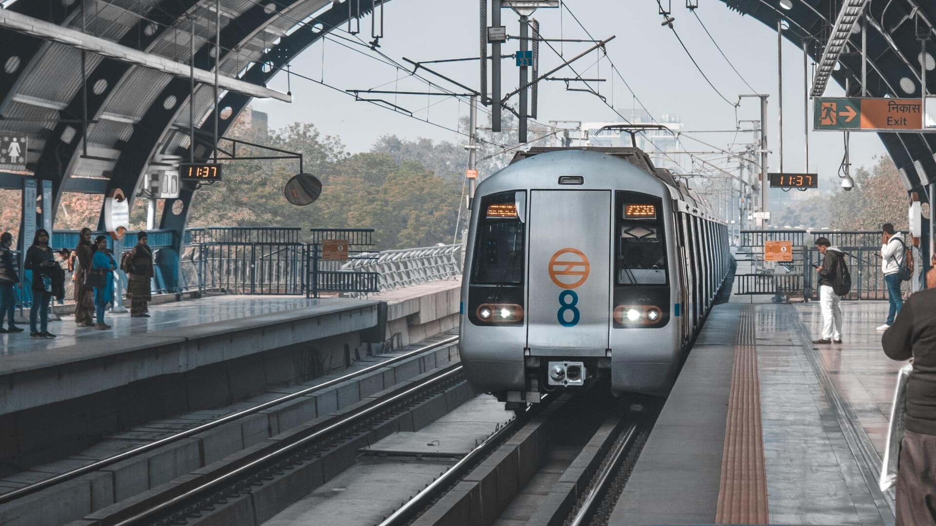 दिल्ली: नजफगढ़ स्टेशन पर मेट्रो के आगे कूदकर व्यक्ति ने दी जान, प्रभावित हुई सेवा
