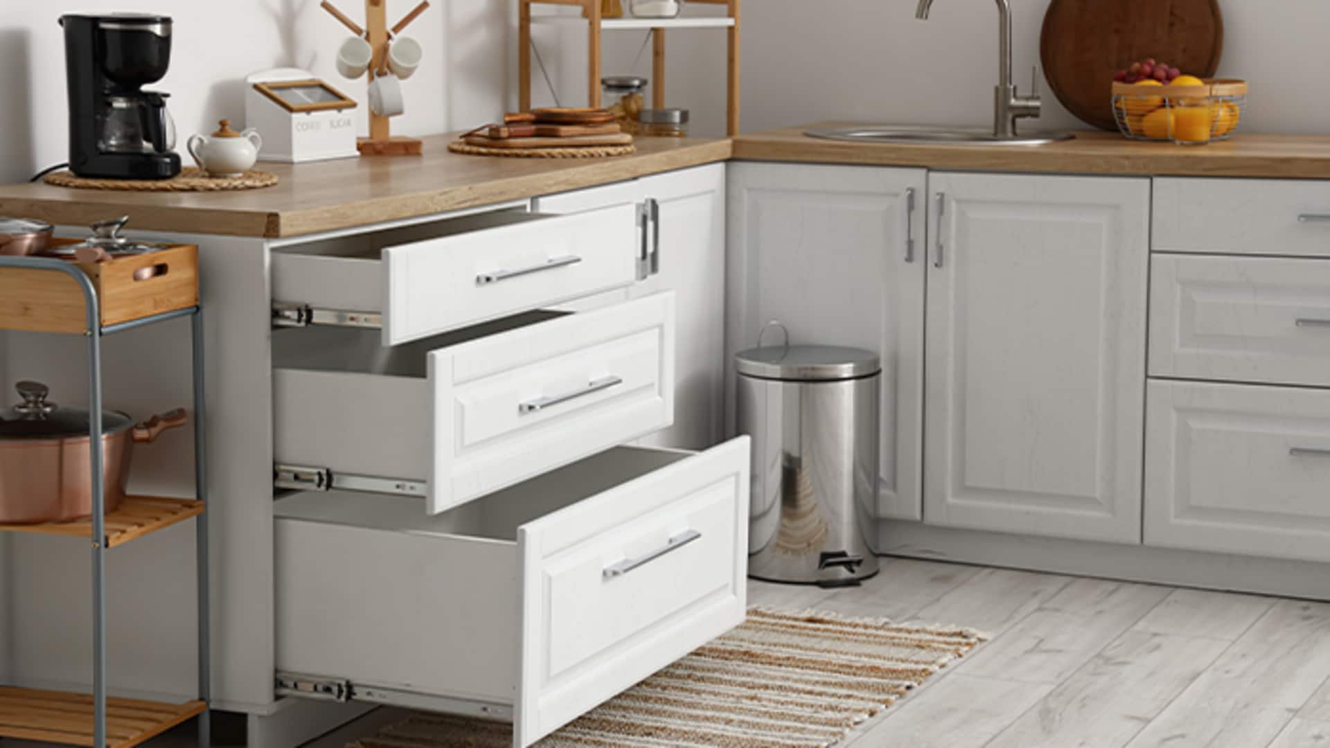 रसोई के दराजों को साफ-सुथरा रखने के लिए अपनाएं ये 5 तरीके