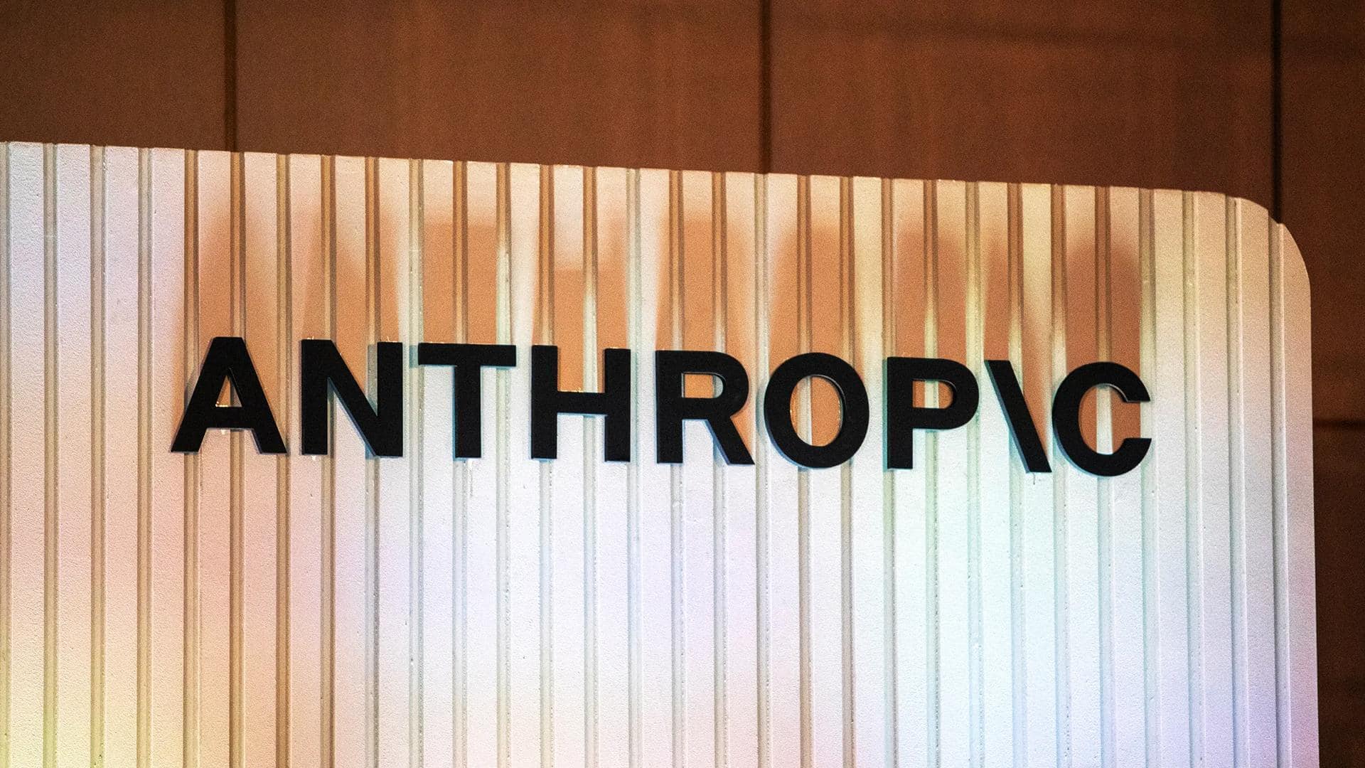 क्या है एंथ्रोपिक का प्रोजेक्ट ग्लासविंग? AI से साइबर सुरक्षा करेगा मजबूत