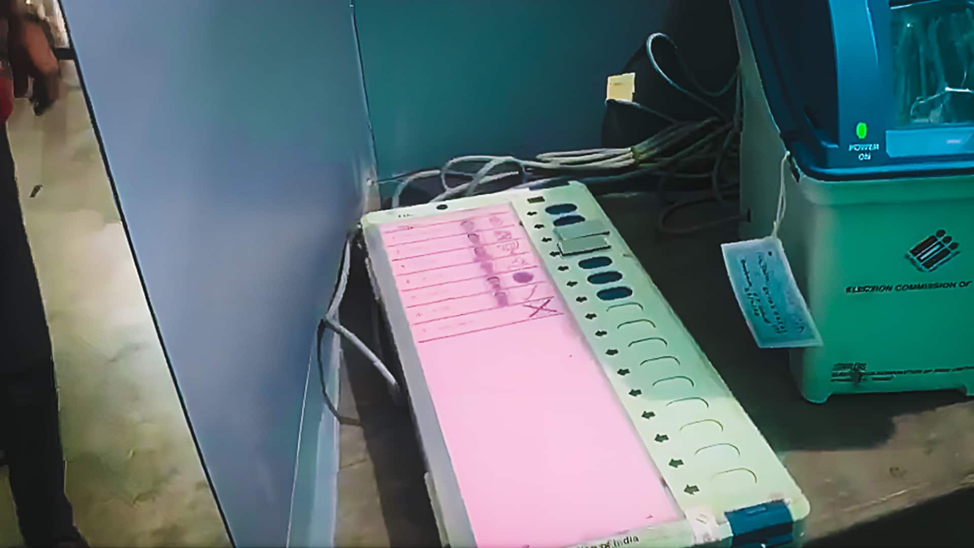 भाजपा का आरोप, डायमंड हार्बर की फाल्टा सीट पर EVM में छिपाया गया 'कमल' का निशान