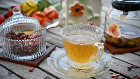 सर्दियों में ये 5 देसी गर्म पेय बढ़ाएंगे आपकी रोग प्रतिरोधक क्षमता, बनाएं डाइट का हिस्सा
