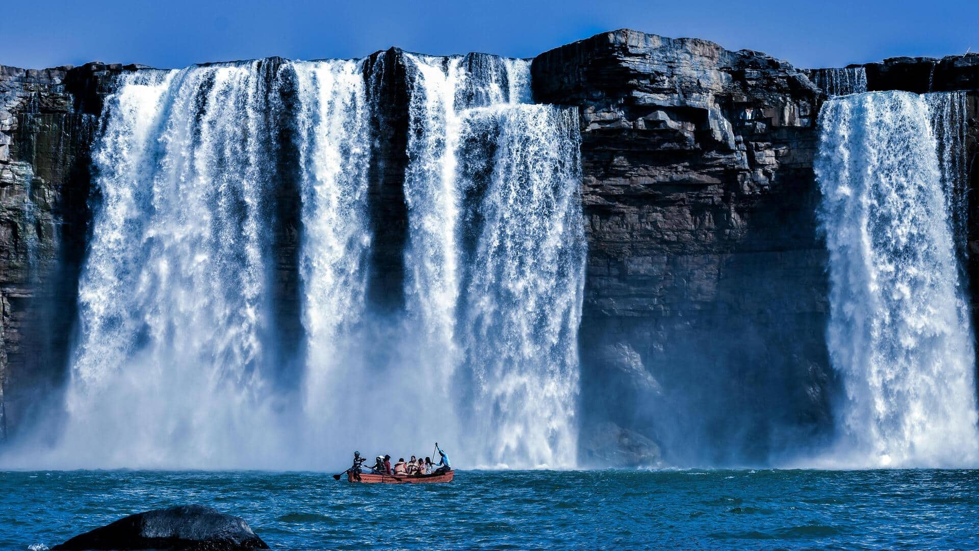 मानसून में इन झरनों का जादू देखकर रह जाएंगे हैरान, झटपट बना लें प्लान