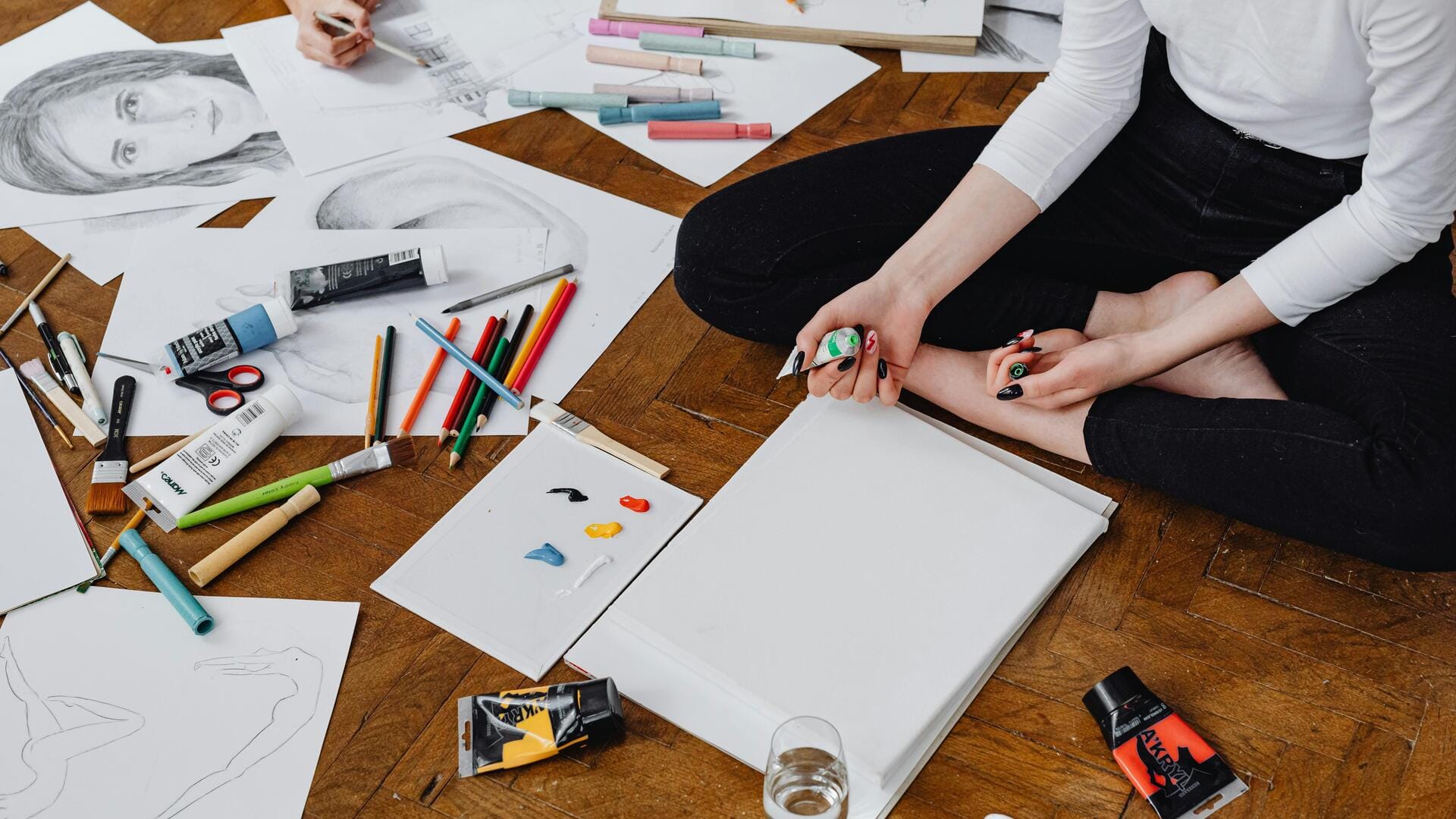 तनाव से दूर रहने के लिए कला से जुड़ी इन 5 गतिविधियों को अपनाएं