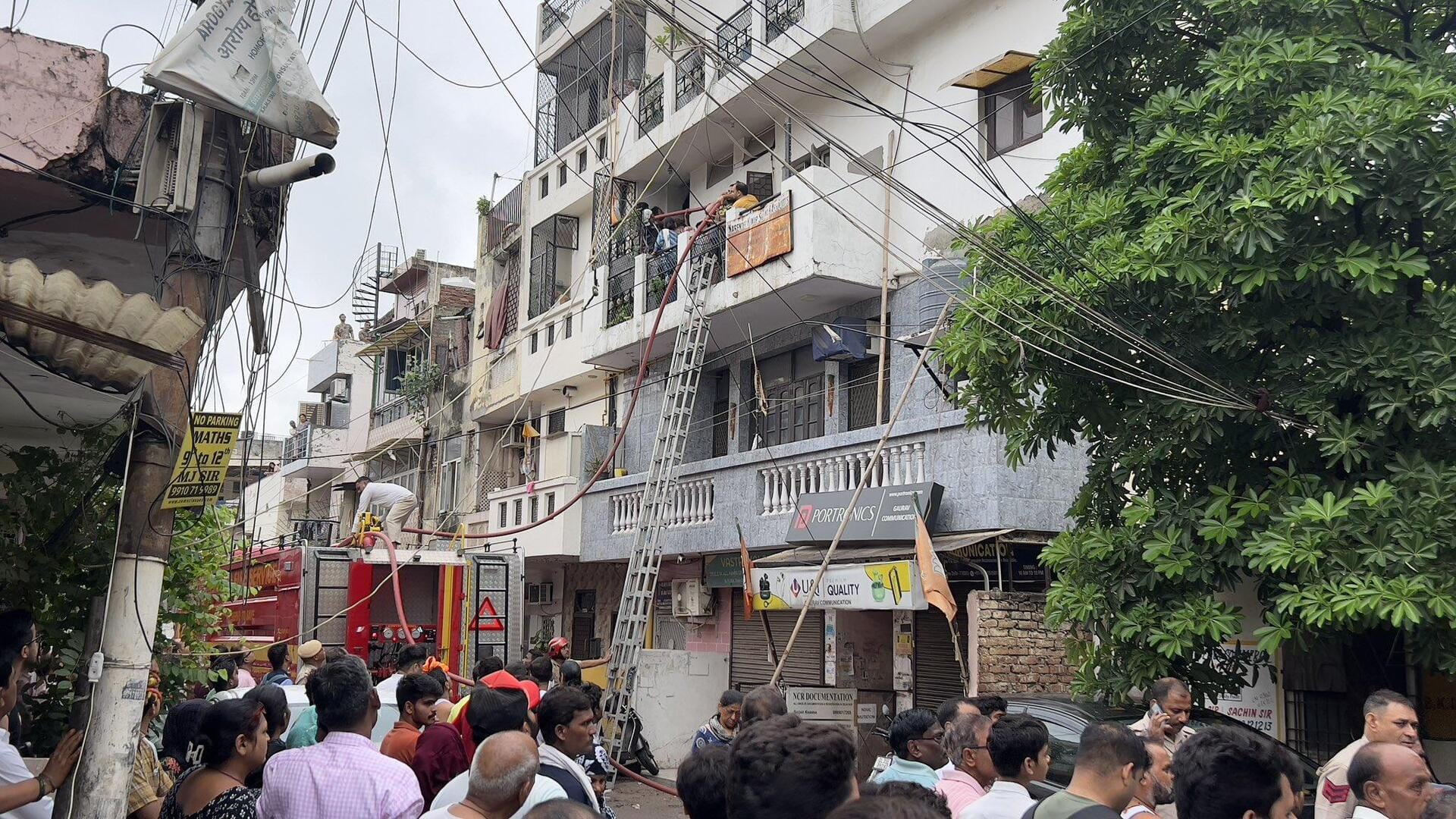 दिल्ली की लोधी कॉलोनी में एक घर में लगी आग, मां और 2 बेटियों की मौत