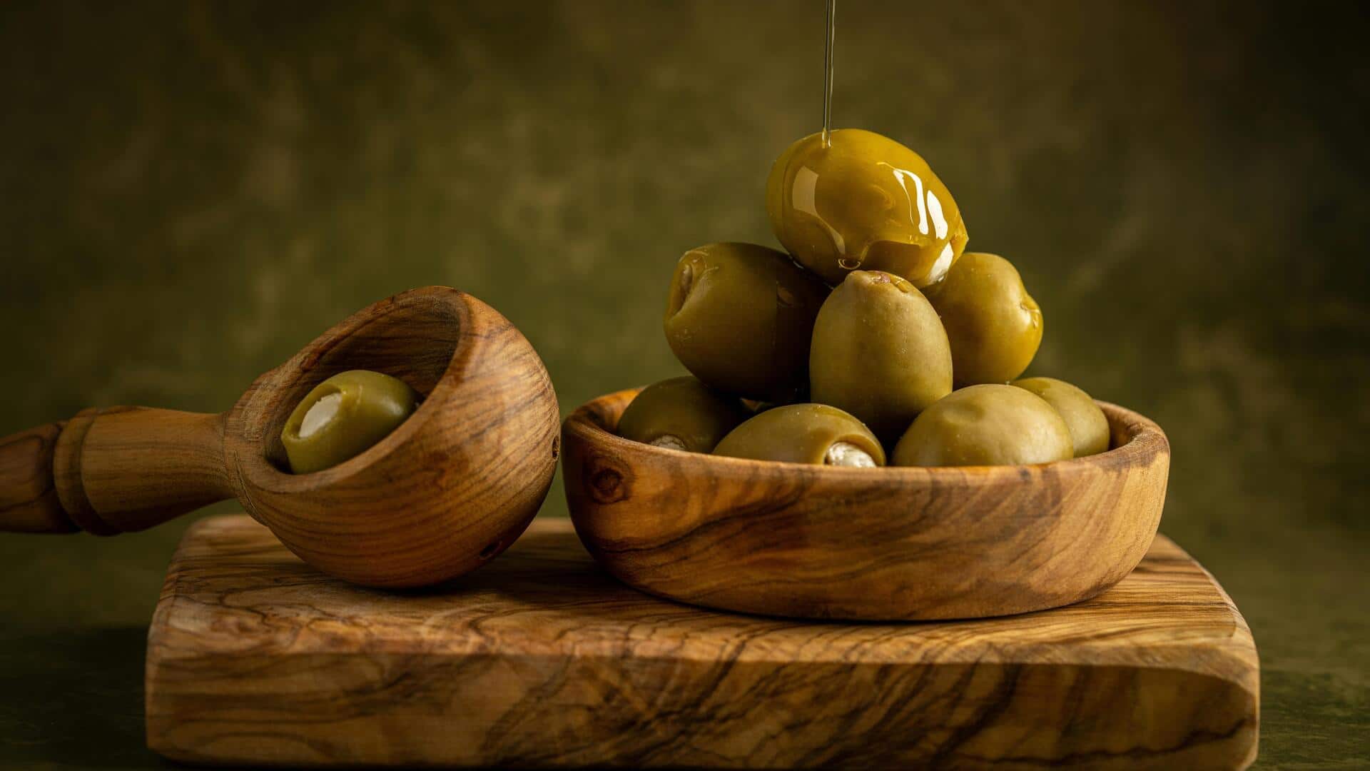 जैतून के तेल से त्वचा को मिल सकते हैं कई फायदे, ऐसे करें इस्तेमाल