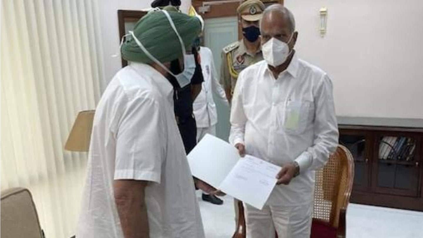 अमरिंदर सिंह ने राजभवन पहुंचकर दिया इस्तीफा अमरिंदर सिंह ने राजभवन पहुंचकर दिया इस्तीफा