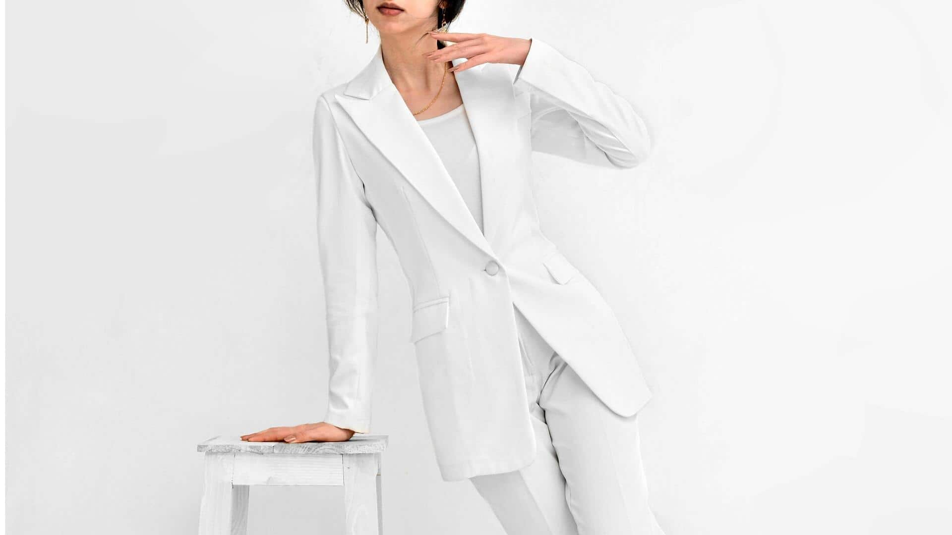 सर्दियों में महिलाओं के लिए सफेद पैंट को स्टाइल करना होगा आसान, बस अपनाएं ये तरीके