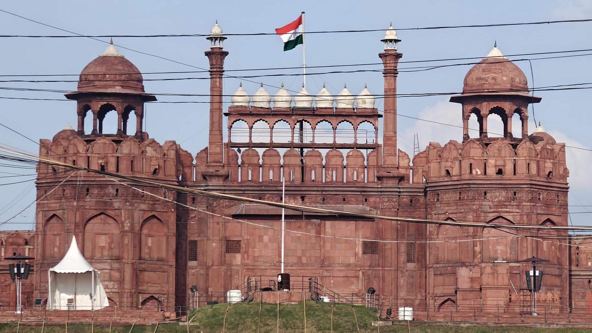 दिल्ली का लाल किला और लाल किला मेट्रो स्टेशन फिर से खोला गया