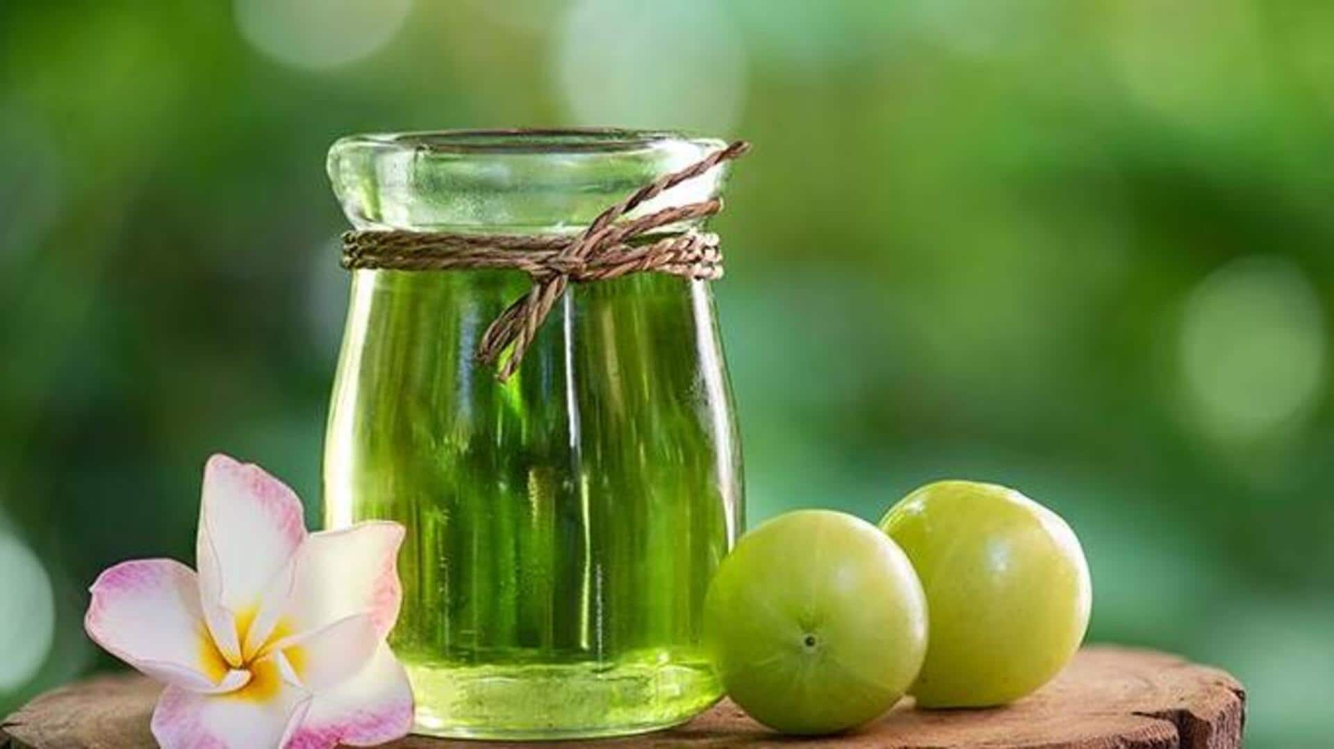 समय से पहले सफेद बालों की समस्या से हैं परेशान? इन प्राचीन तेलों का करें इस्तेमाल