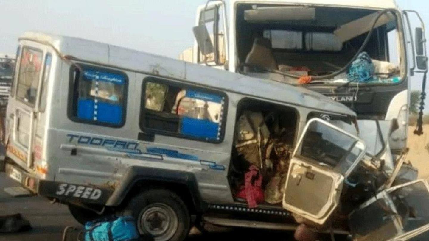 ट्रक की टक्कर से जीप सवार 11 लोगों की मौत ट्रक की टक्कर से जीप सवार 11 लोगों की मौत