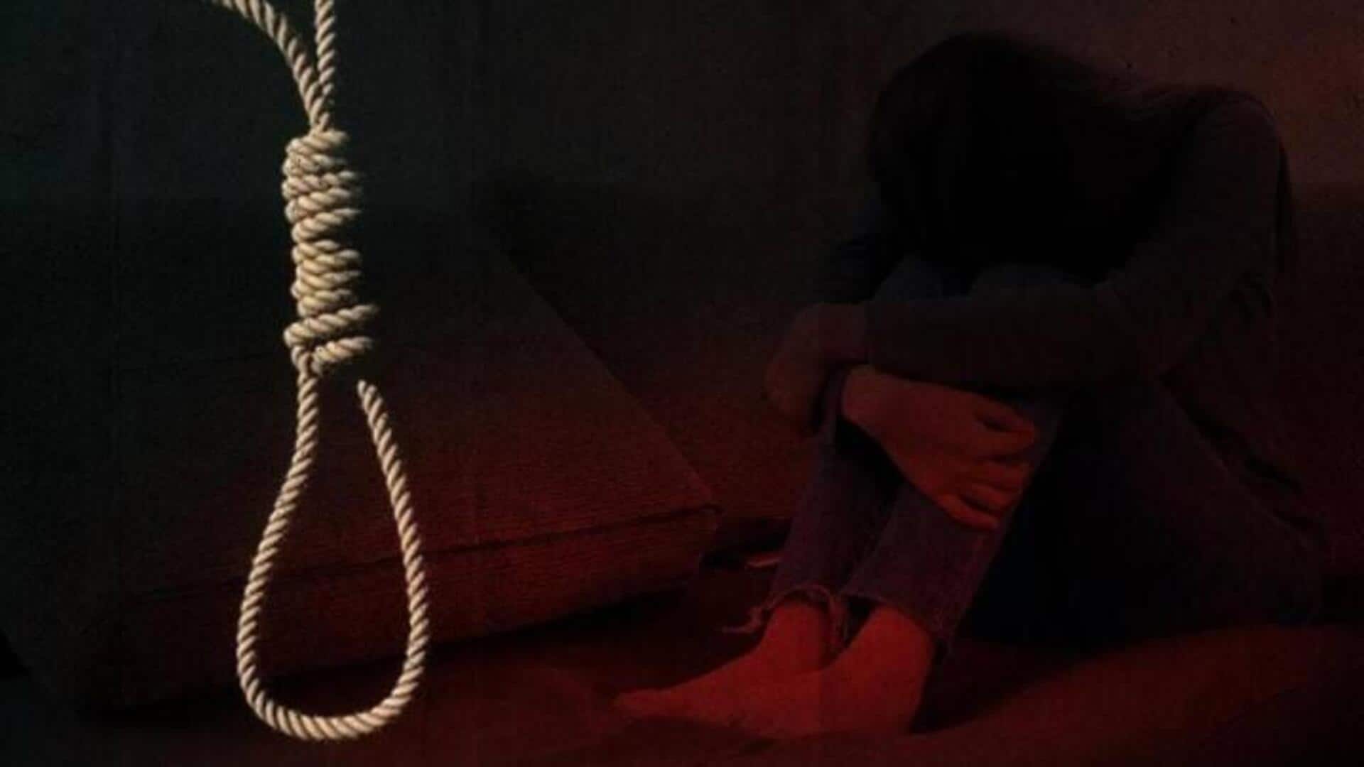 नोएडा में BDS की छात्रा ने की आत्महत्या, सुसाइड नोट में लगाया मानसिक उत्पीड़न का आरोप नोएडा में BDS की छात्रा ने की आत्महत्या, सुसाइड नोट में लगाया मानसिक उत्पीड़न का आरोप
