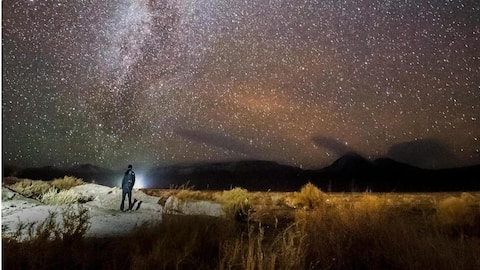 चिली: अटाकामा रेगिस्तान में सितारों को देखने का अनुभव है बेहतरीन, यहां आजमाएं ये रोमांचक गतिविधियां