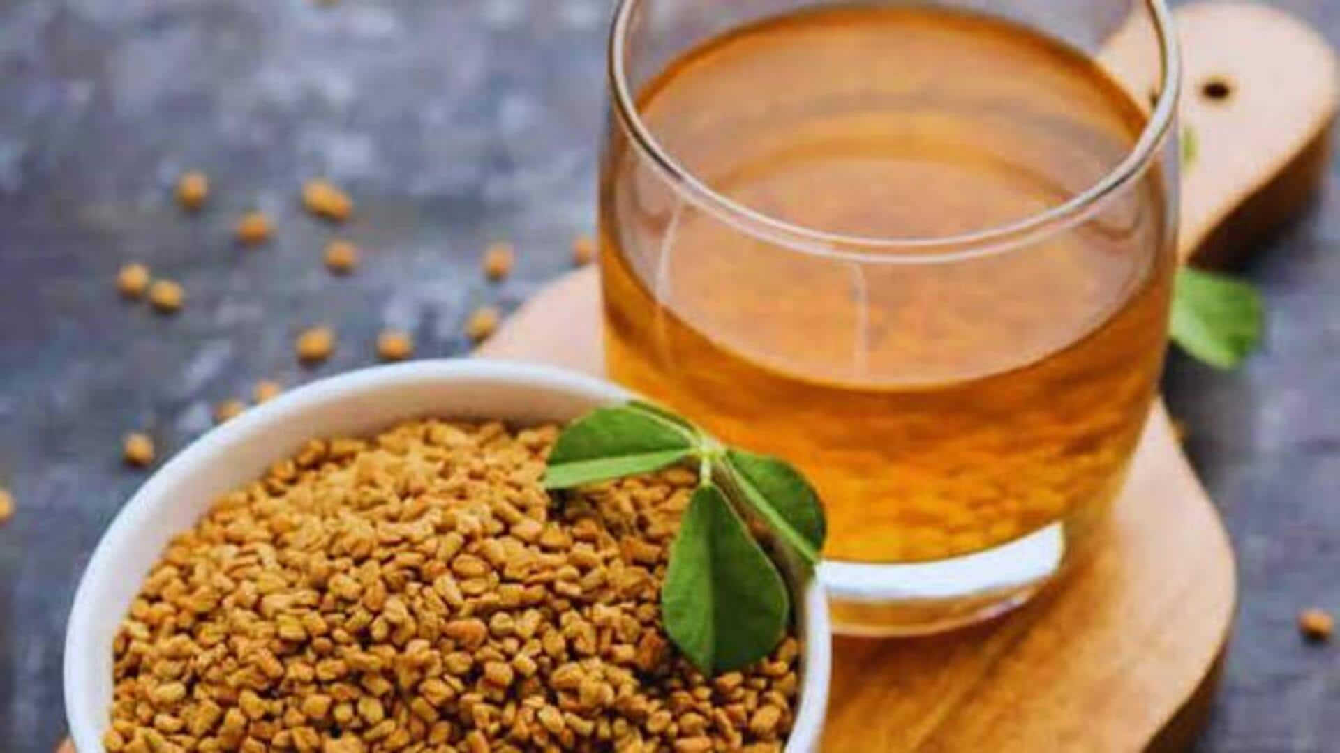 बालों को मजबूत और घना बनाने के लिए मेथी के पानी में मिलाएं ये चीजें