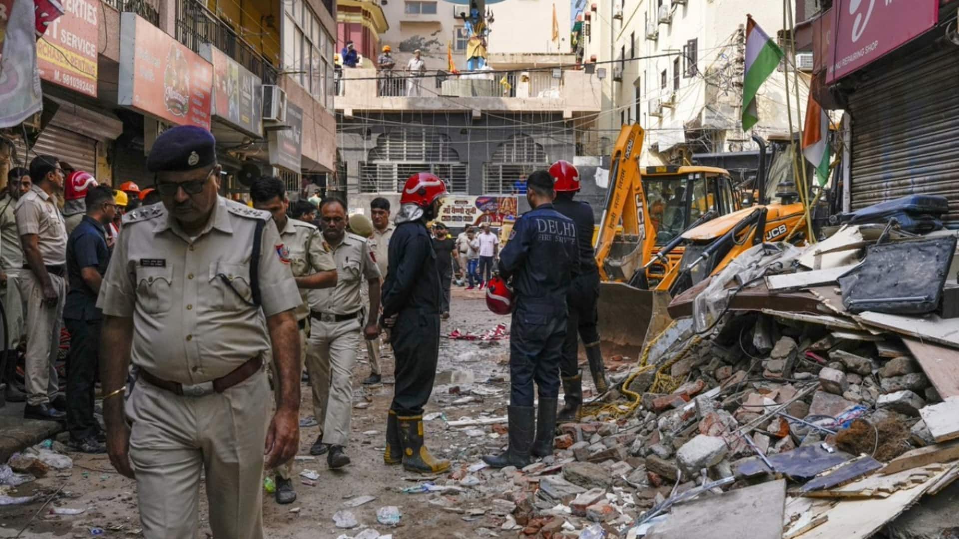 दिल्ली इमारत मालिक को कमजोर नींव के बारे में पता था, फिर भी किया निर्माण- FIR