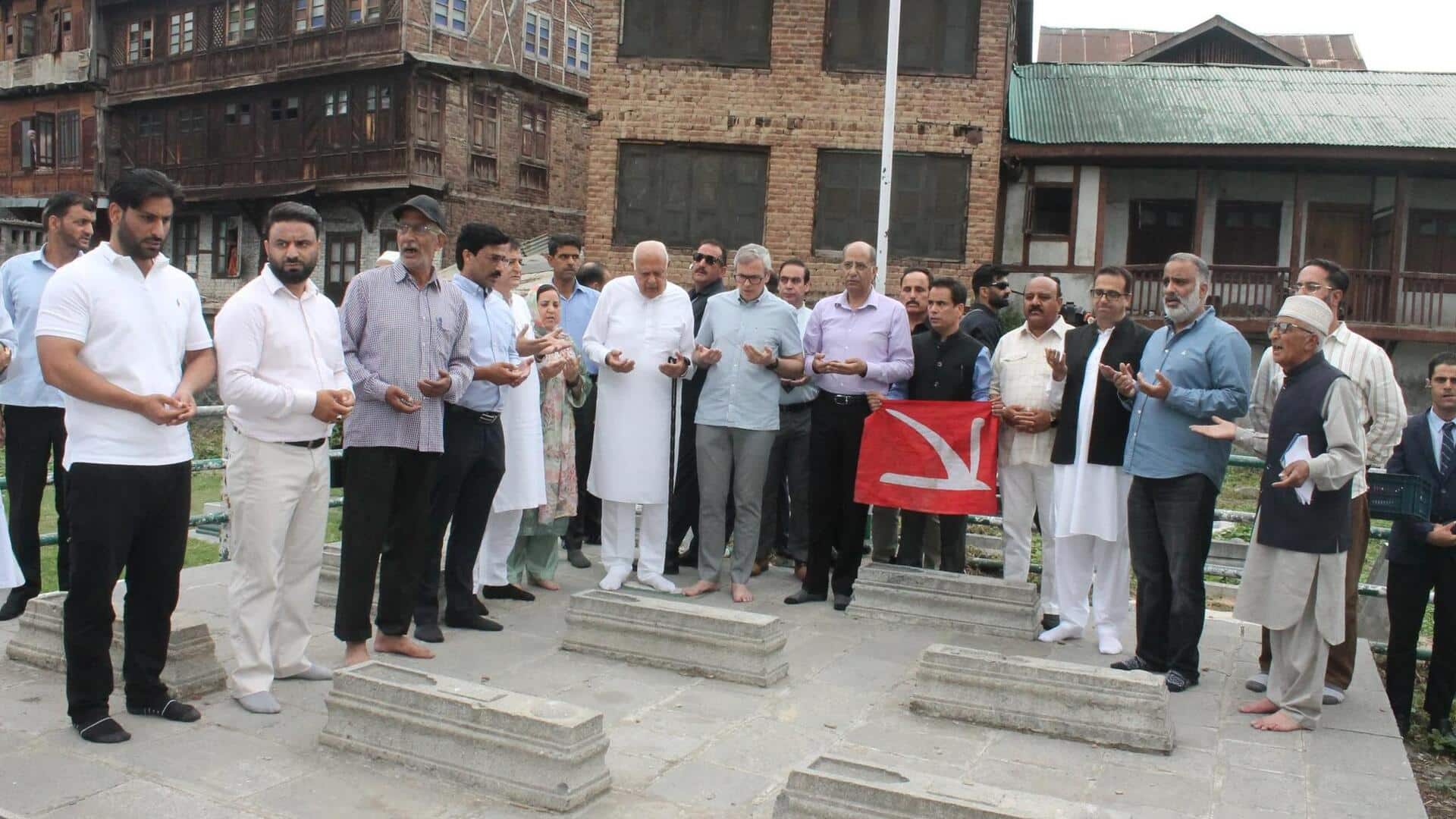 श्रीनगर में मुख्यमंत्री उमर अब्दुल्ला से धक्का-मुक्की, गेट फांदकर शहीदों को श्रद्धांजलि देने पहुंचे श्रीनगर में मुख्यमंत्री उमर अब्दुल्ला से धक्का-मुक्की, गेट फांदकर शहीदों को श्रद्धांजलि देने पहुंचे