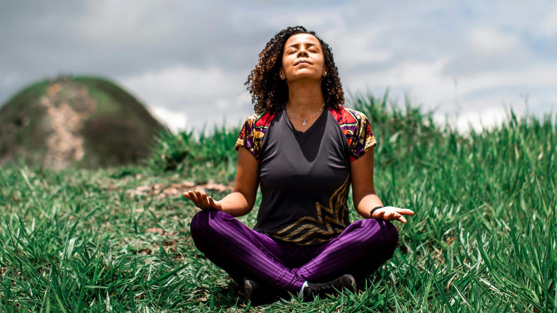 गर्मियों के दौरान इन 5 रंगों के कपड़े पहनने से बचें, लगेंगे अच्छे