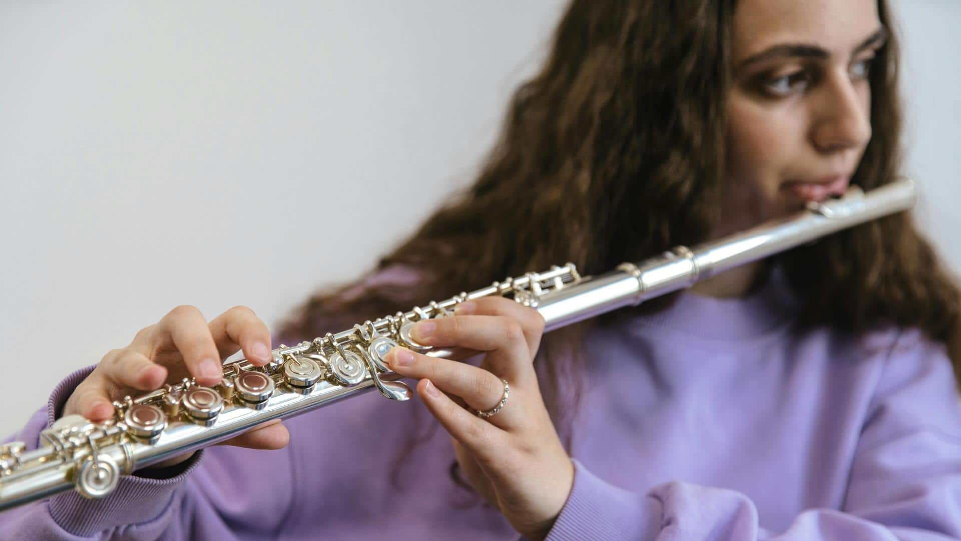 बांसुरी बजाना सीखना चाहते हैं? इन 5 बातों का रखें खास ध्यान